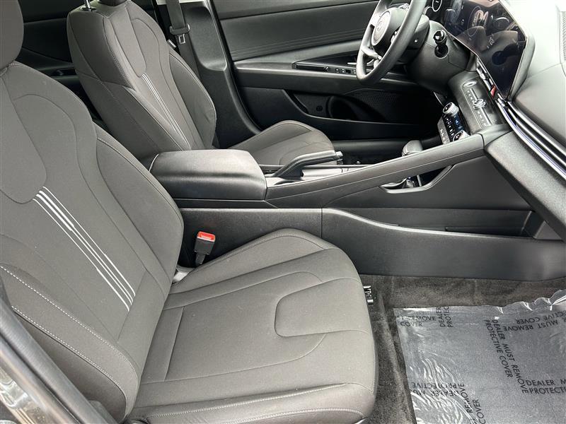 Hyundai Elantra SEL 2024