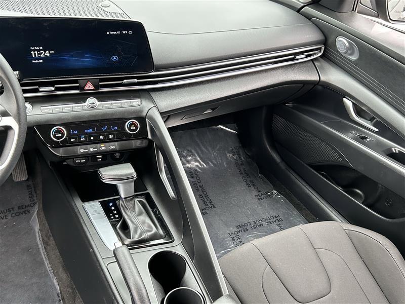 Hyundai Elantra SEL 2024