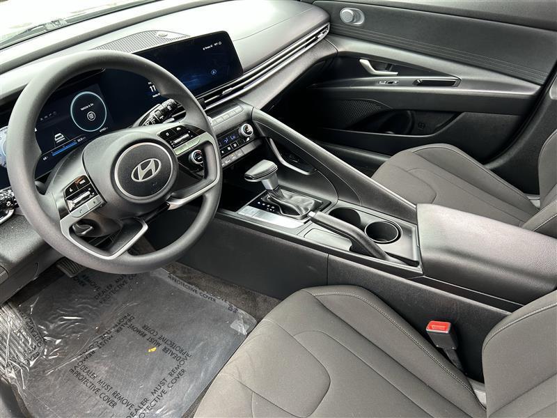 Hyundai Elantra SEL 2024