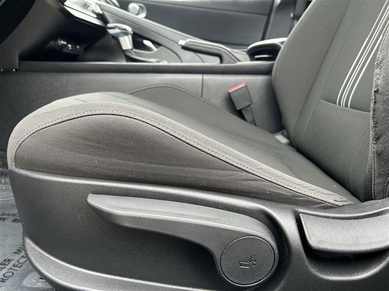 Hyundai Elantra SEL 2024