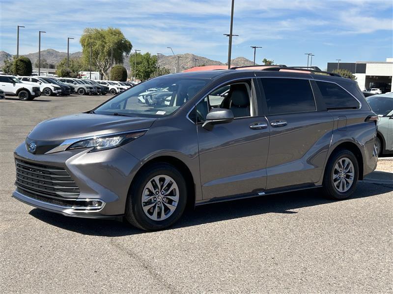 Toyota Sienna XLE 7-Passenger 2023
