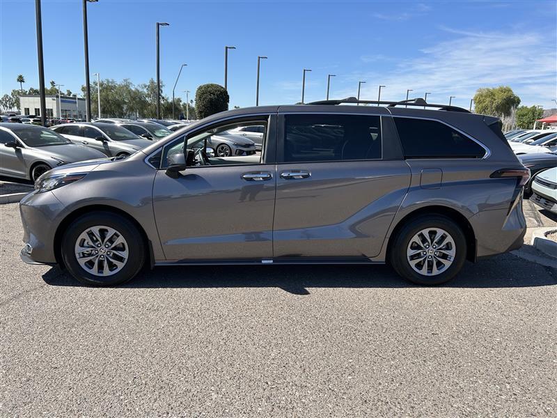 Toyota Sienna XLE 7-Passenger 2023