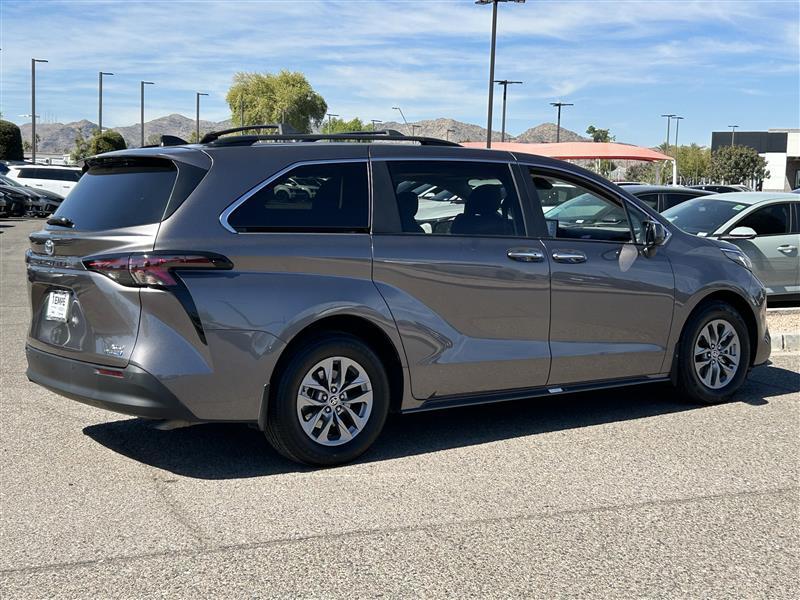 Toyota Sienna XLE 7-Passenger 2023