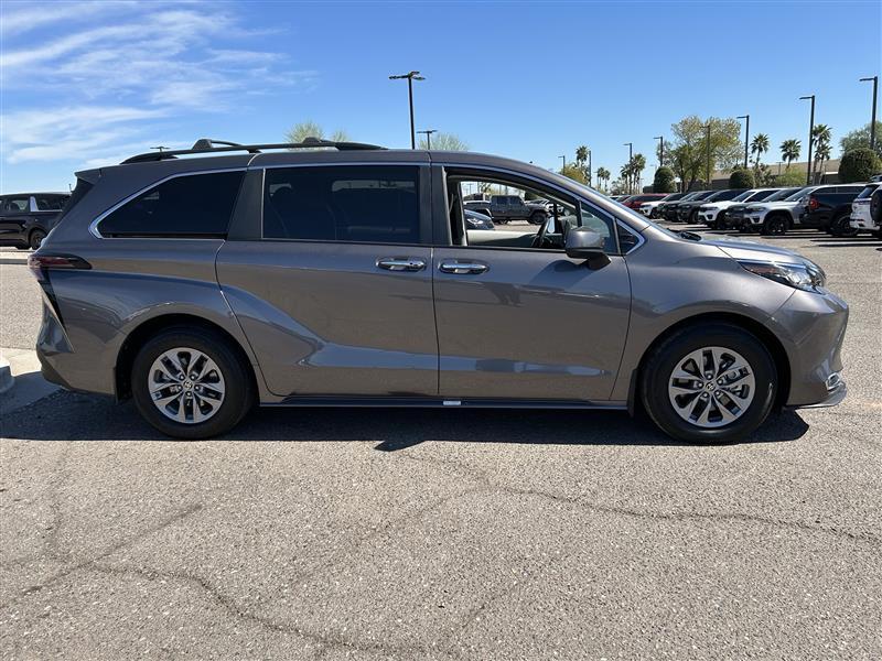 Toyota Sienna XLE 7-Passenger 2023