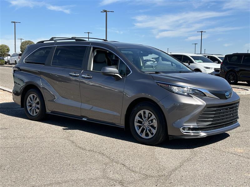 Toyota Sienna XLE 7-Passenger 2023