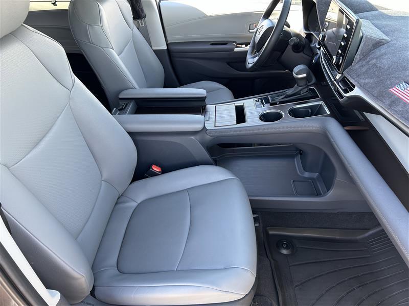 Toyota Sienna XLE 7-Passenger 2023
