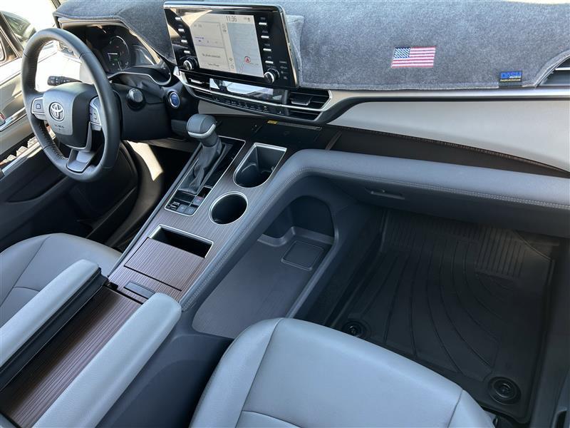 Toyota Sienna XLE 7-Passenger 2023