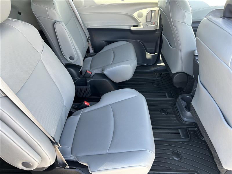 Toyota Sienna XLE 7-Passenger 2023