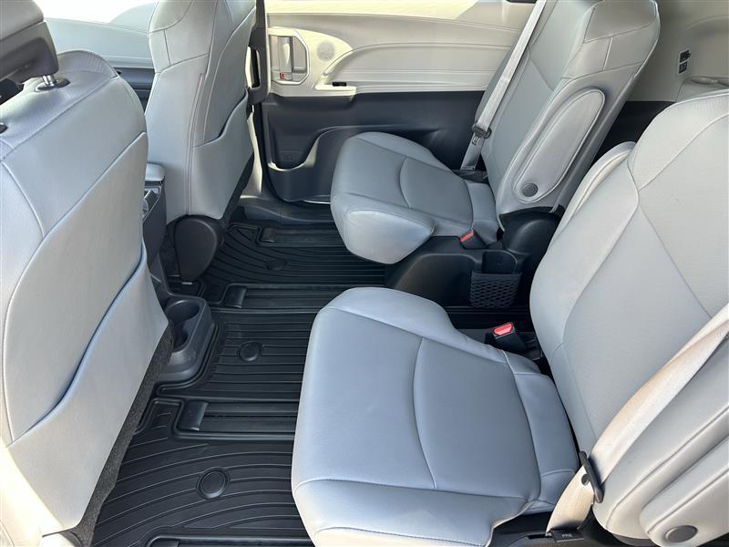 Toyota Sienna XLE 7-Passenger 2023