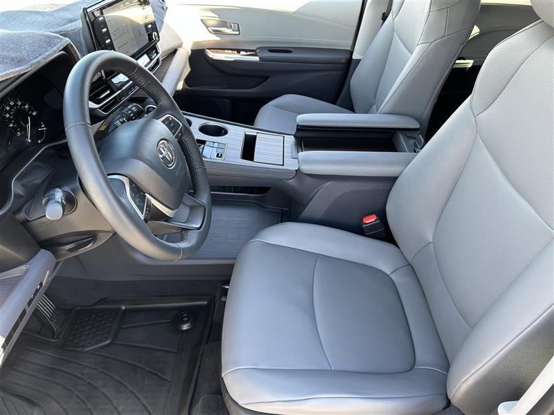Toyota Sienna XLE 7-Passenger 2023