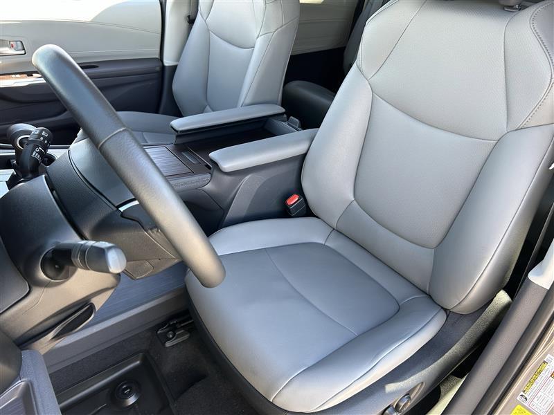 Toyota Sienna XLE 7-Passenger 2023