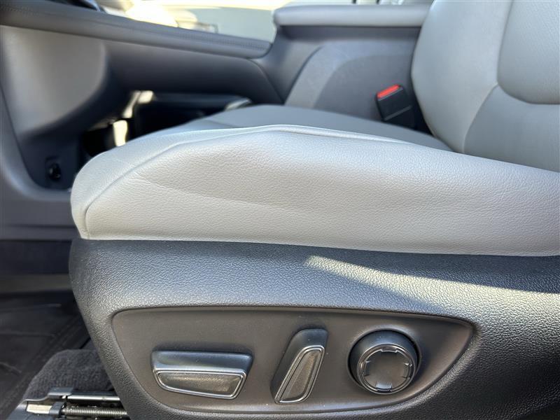 Toyota Sienna XLE 7-Passenger 2023