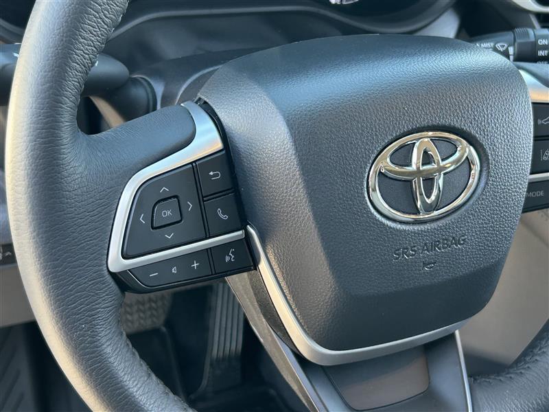 Toyota Sienna XLE 7-Passenger 2023