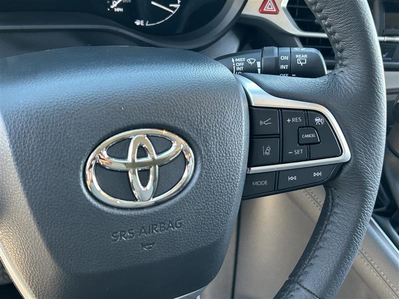 Toyota Sienna XLE 7-Passenger 2023