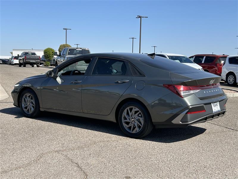 Hyundai Elantra SEL 2024