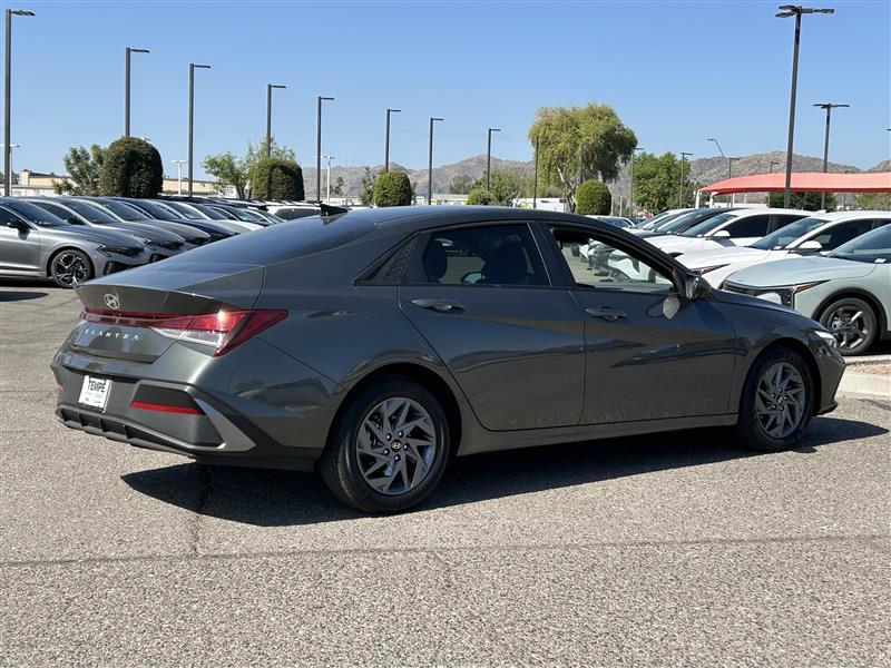 Hyundai Elantra SEL 2024