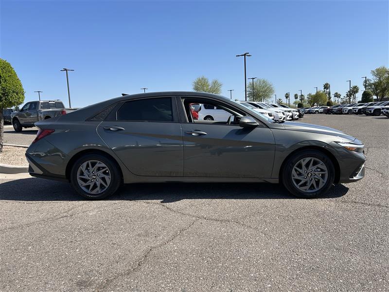 Hyundai Elantra SEL 2024