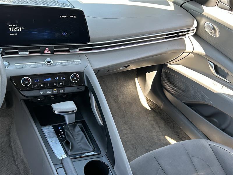 Hyundai Elantra SEL 2024