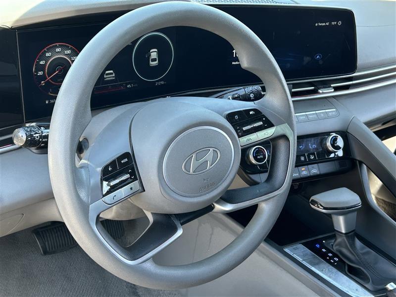 Hyundai Elantra SEL 2024