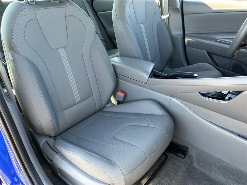 Hyundai Elantra SE 2024