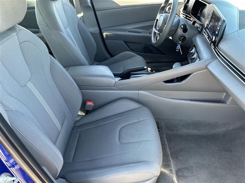 Hyundai Elantra SE 2024