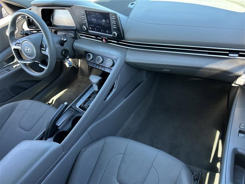 Hyundai Elantra SE 2024