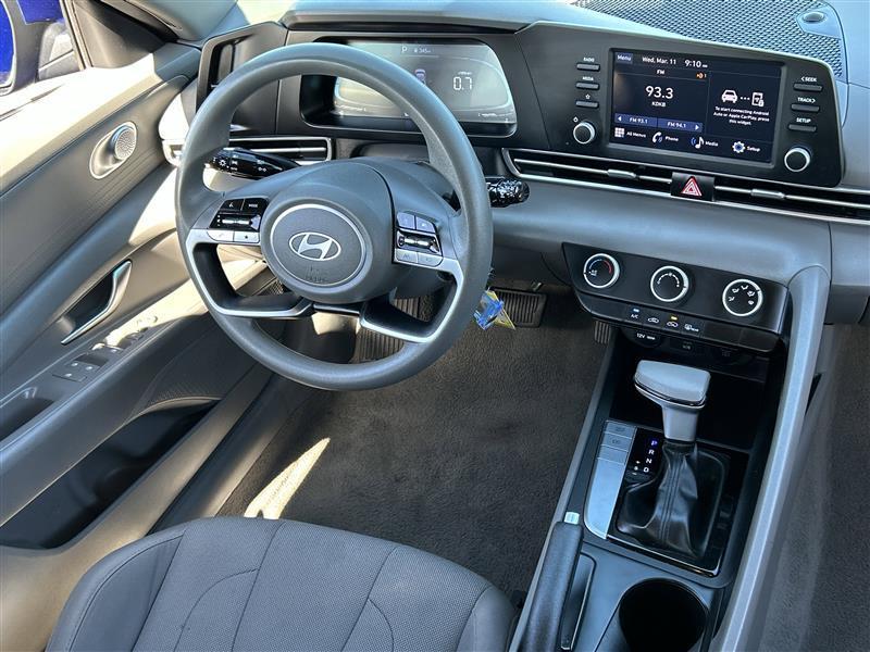 Hyundai Elantra SE 2024