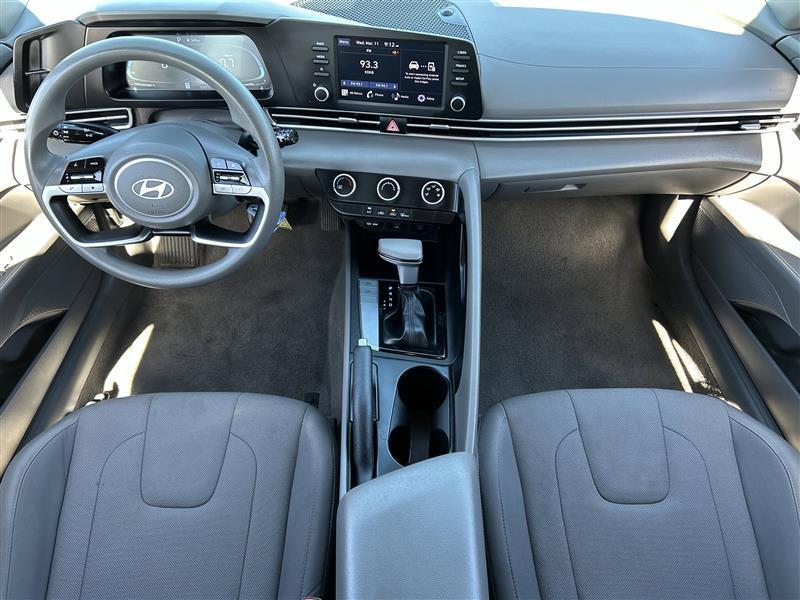 Hyundai Elantra SE 2024