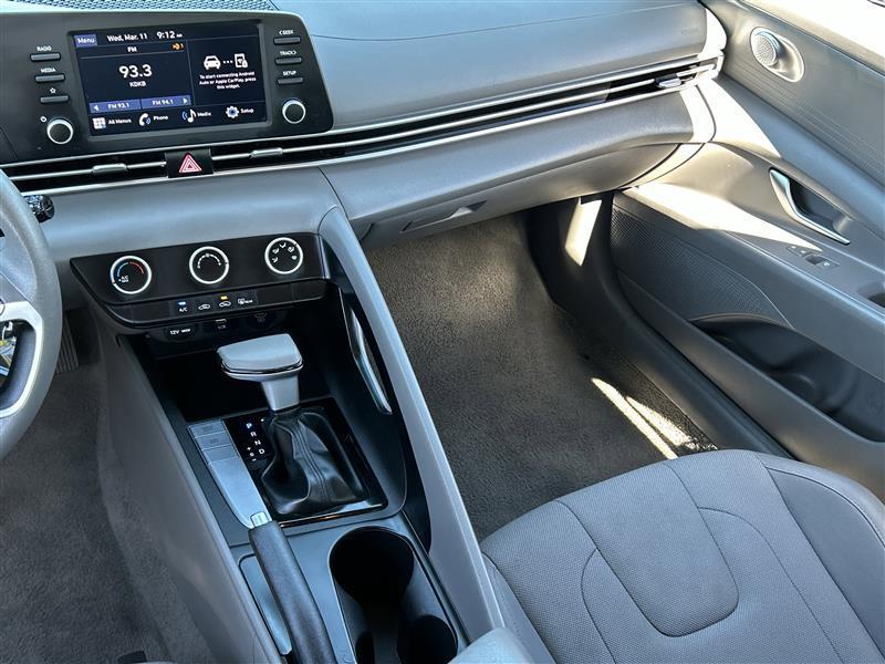 Hyundai Elantra SE 2024