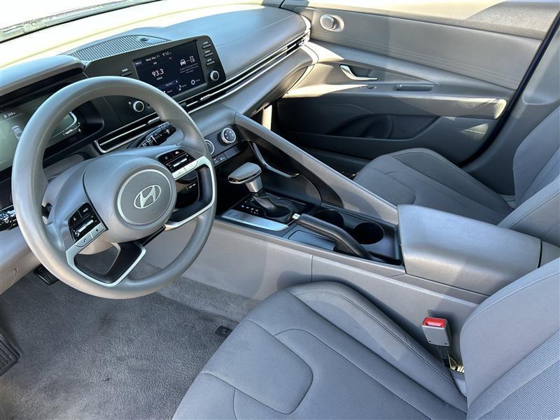 Hyundai Elantra SE 2024