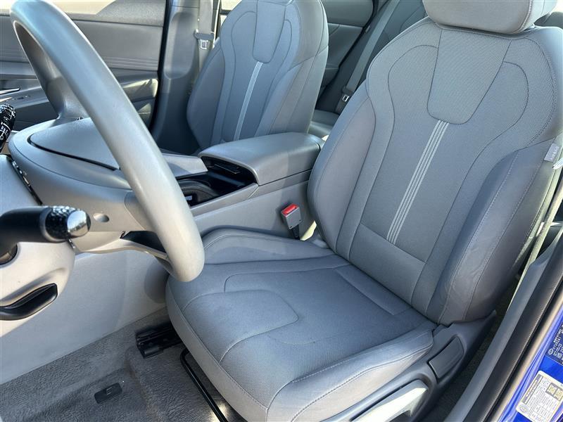 Hyundai Elantra SE 2024