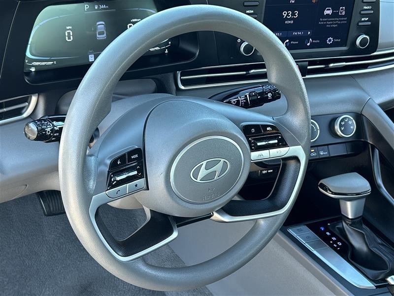 Hyundai Elantra SE 2024