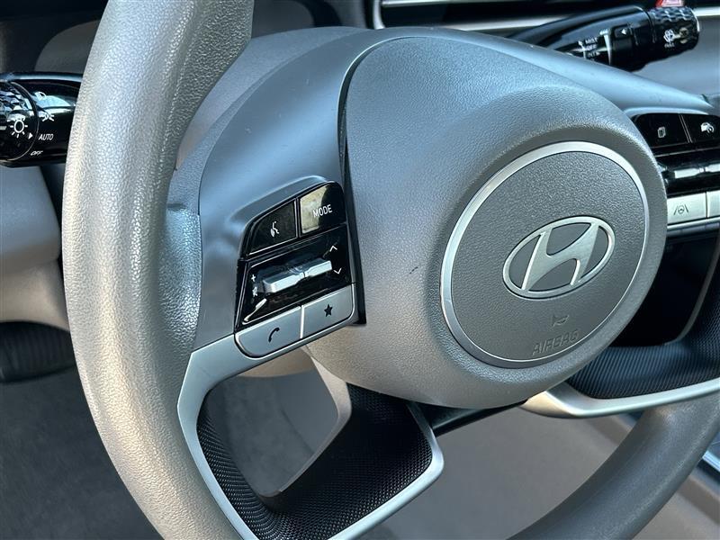 Hyundai Elantra SE 2024