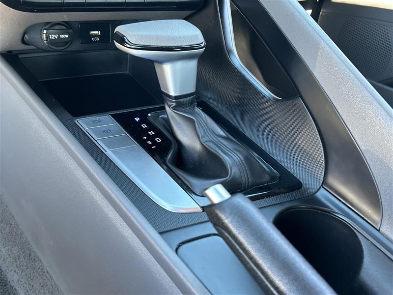 Hyundai Elantra SE 2024