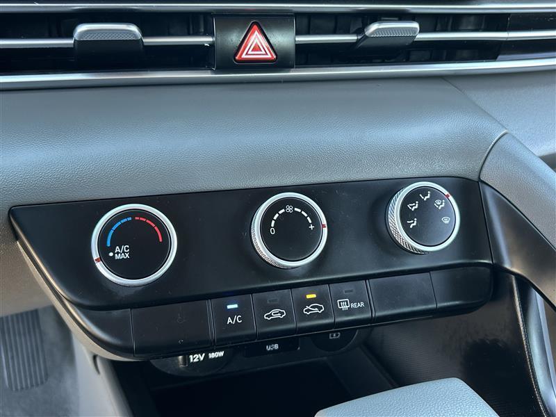 Hyundai Elantra SE 2024