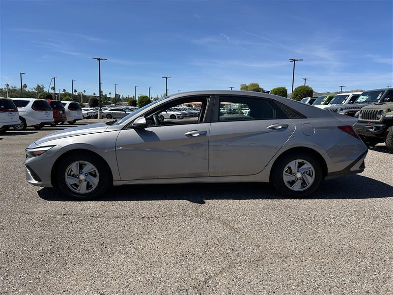 Hyundai Elantra SE 2024