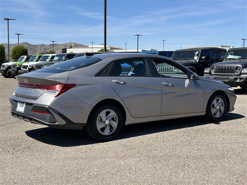 Hyundai Elantra SE 2024