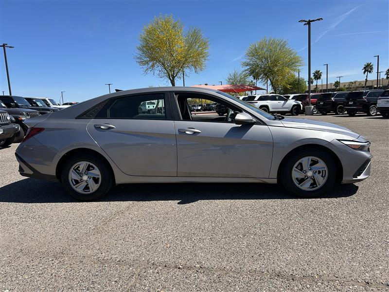 Hyundai Elantra SE 2024