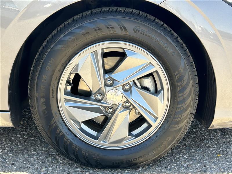 Hyundai Elantra SE 2024