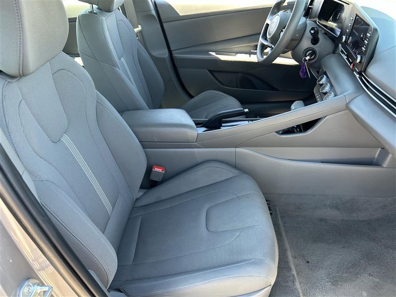 Hyundai Elantra SE 2024