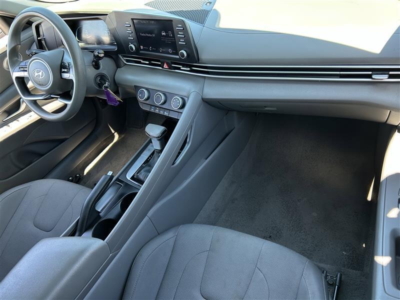 Hyundai Elantra SE 2024