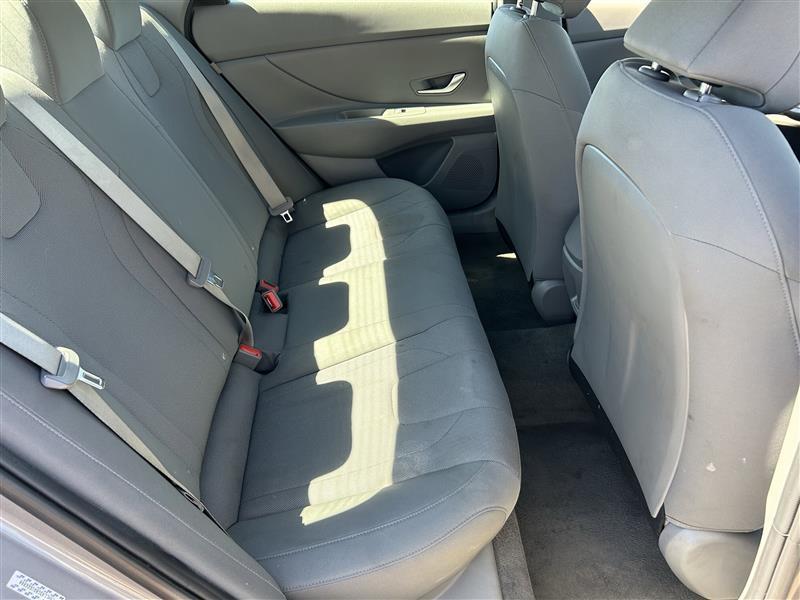 Hyundai Elantra SE 2024