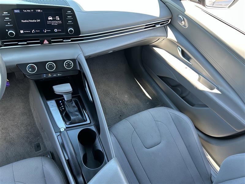 Hyundai Elantra SE 2024