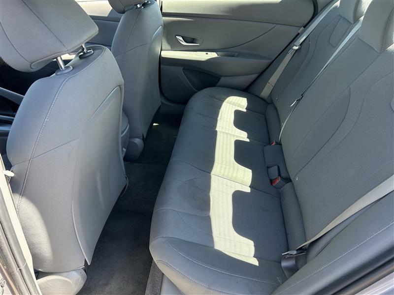 Hyundai Elantra SE 2024