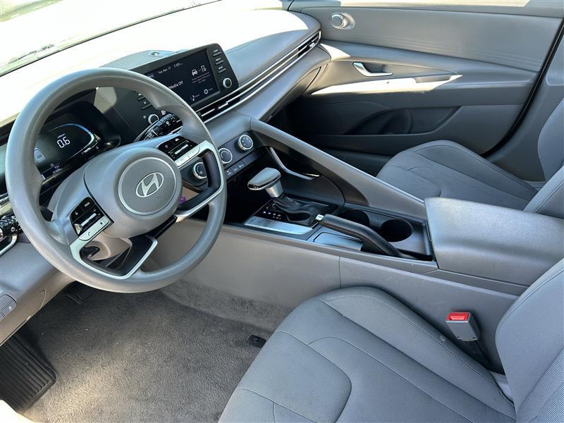 Hyundai Elantra SE 2024