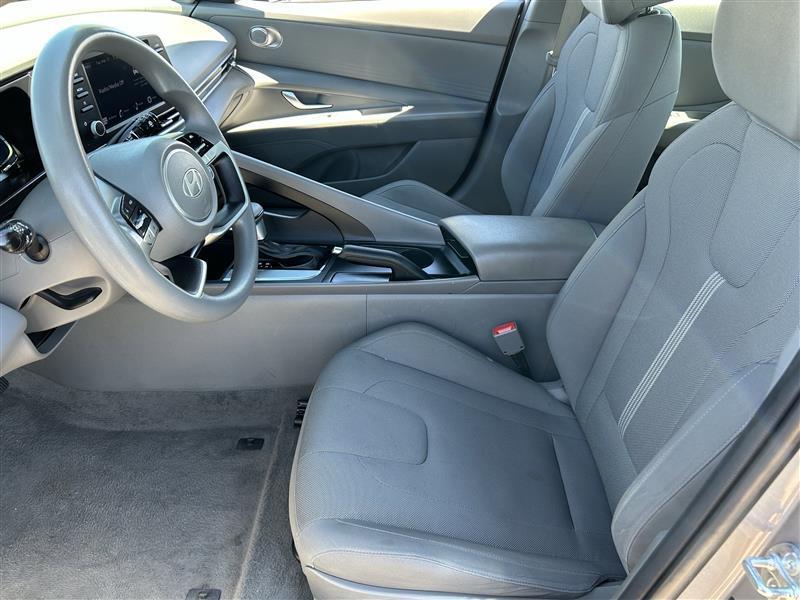 Hyundai Elantra SE 2024