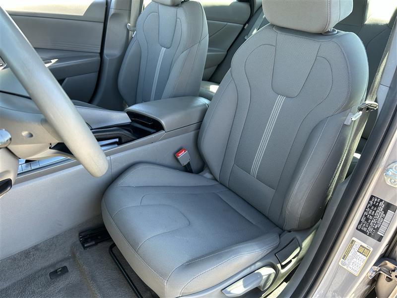 Hyundai Elantra SE 2024