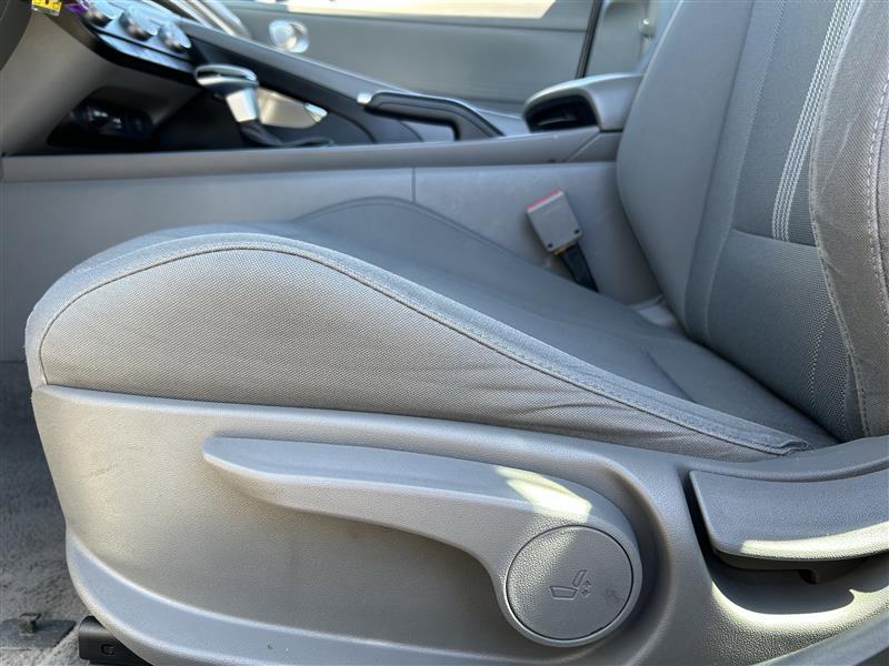 Hyundai Elantra SE 2024