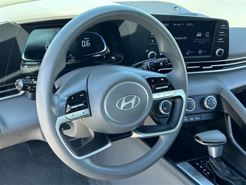 Hyundai Elantra SE 2024