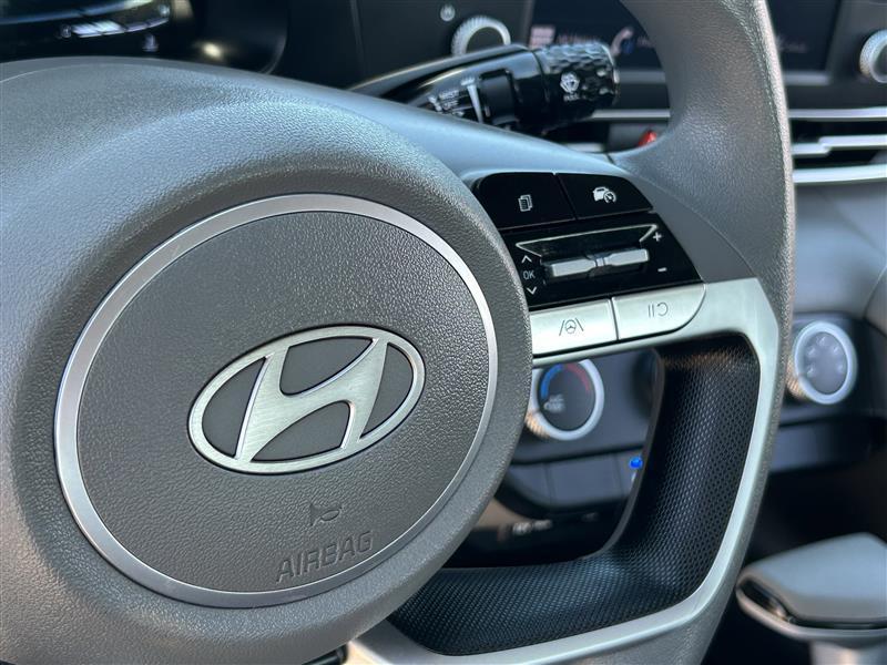 Hyundai Elantra SE 2024